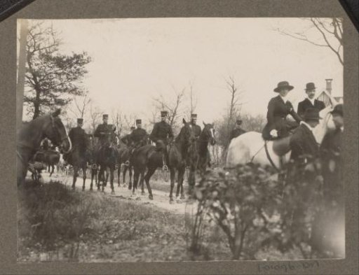 Equestrian scene at the Royal Woodlands of Het Loo: riders on a country road