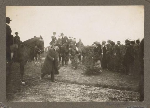 Equestrian scene at the Royal Woodlands of Het Loo: riders and public