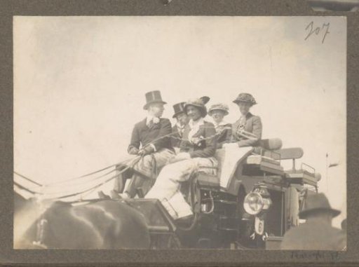 Director of the Amsterdam Carriage Company on the box during the first marathon of the Netherlands at Houtrust, The Hague