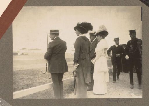 Equestrian scene at the Royal Forestry Department Het Loo: spectators along a racecourse