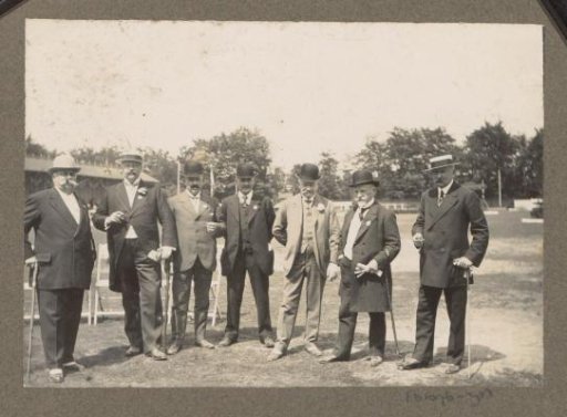 Equestrian scene at the Royal Forestry Department Het Loo: seven men along a racecourse