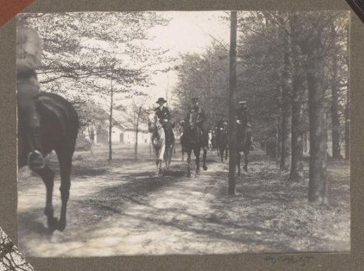 Equestrian scene at the Royal Forestry Department Het Loo: riders on a country road
