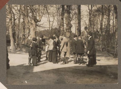 Equestrian scene at the Royal Forest Estate Het Loo: public in a forest