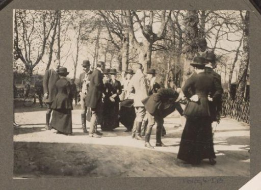 Equestrian scene at the Royal Forest Estate Het Loo: public in a forest