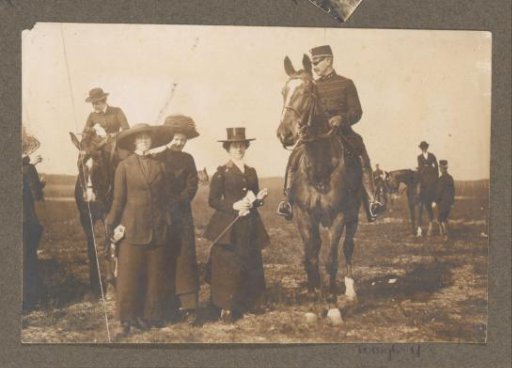 Equestrian scene at the Royal Hunting Lodge Het Loo: riders and women on a heath