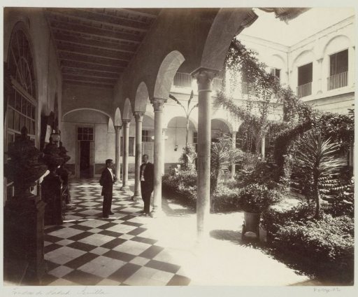 Courtyard of the Fonda de Madrid in Seville with (presumably) staff