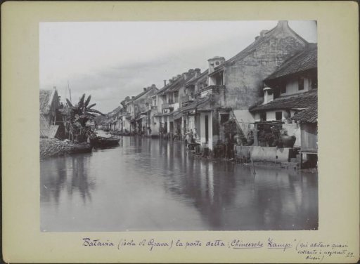 Houses on the water in the Chinese quarter in Batavia
