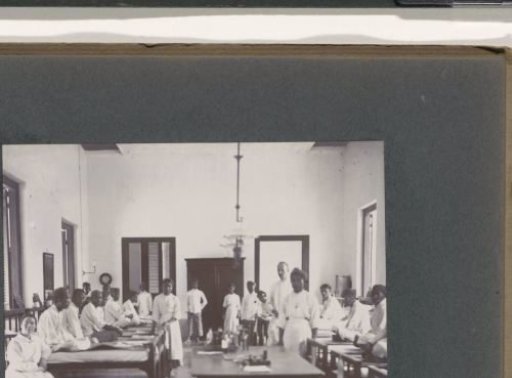 Hospital ward with male patients and staff in a hospital in the Dutch East Indies