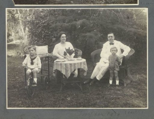 Eiso and Gerda Bergsma with their children Georges and Hans at a table in a garden on Sumatra