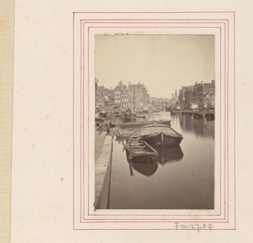 Zwanenburgwal in Amsterdam, viewed in a northerly direction