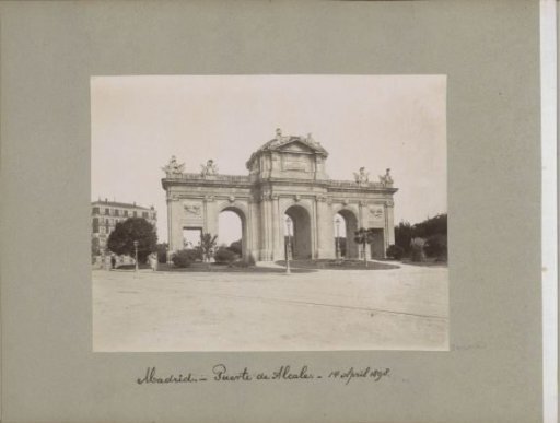 Puerta de Alcalá in Madrid