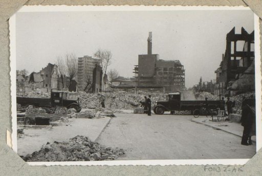 Clearing of rubble on the Binnenweg in Rotterdam