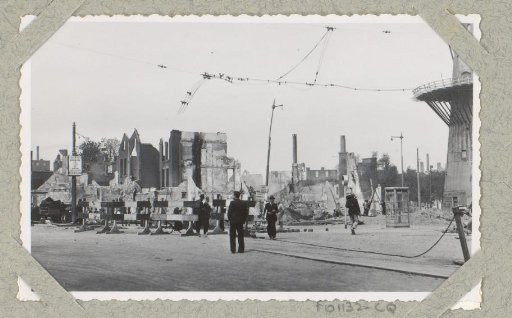 People among the ruins at the mill on the Oostplein in Rotterdam