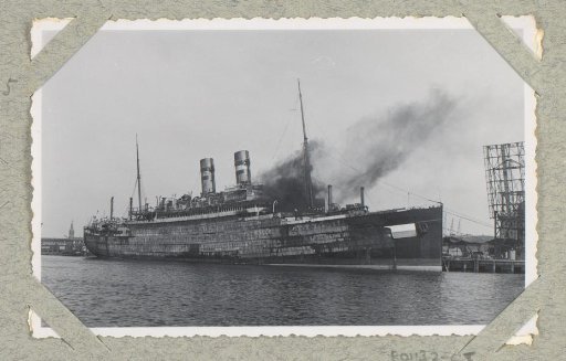 Steamship Statendam damaged in the harbour of Rotterdam