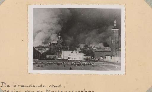 Smoke clouds over Rotterdam, seen from the Mathenesserlaan