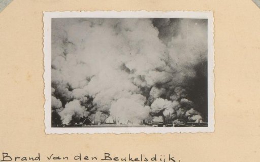 Fire and smoke clouds at the Beukelsdijk