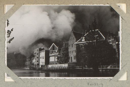 Smoke clouds above the Schiedamsesingel in Rotterdam