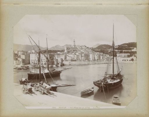 Menton and the harbour seen from the pier