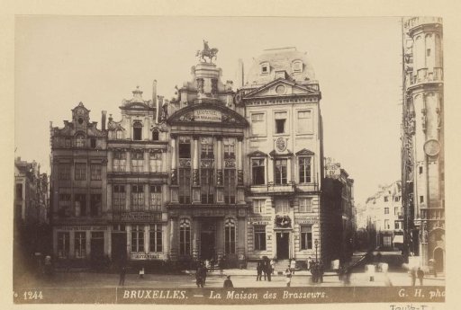 Exterior of the Brouwershuis (Maison de l'Arbre d'Or) in Brussels