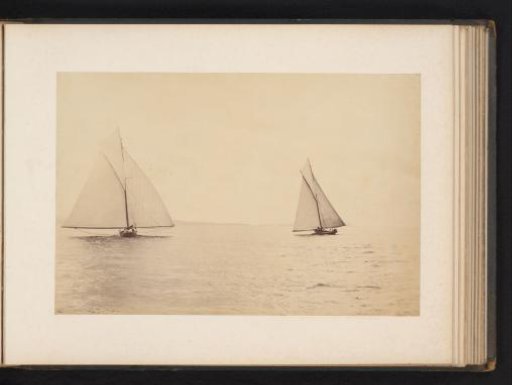 Sailing ships Dragon and VelÍzie launched