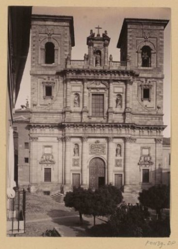 View of the Iglesia de San Ildefonso in Toledo