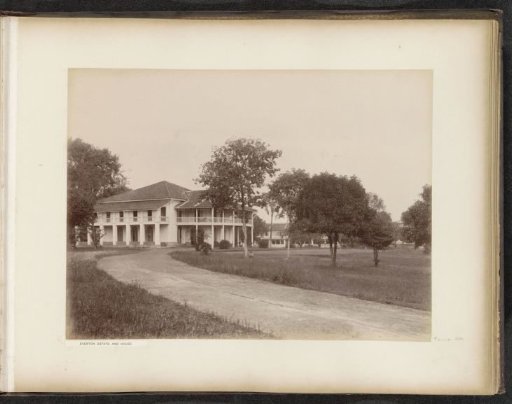 Country house on Everton Estate in Singapore