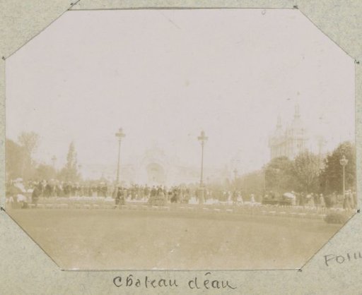 Visitors at the 1900 World's Fair with the Château d'Eau in Paris in the background