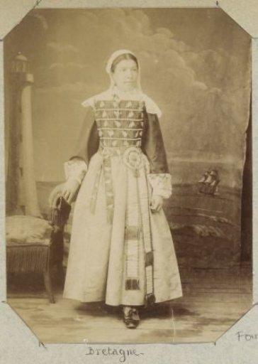 Portrait of a woman in costume from Bourg de Batz