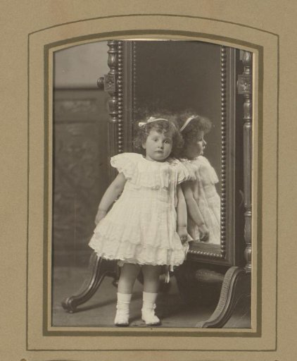 Portrait of a child before a mirror