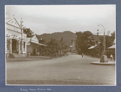 Entrance to the Chinese Quarter in Padang