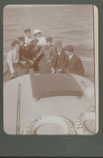 Company on board the boat Ellida from Amsterdam, Charlotte and Christiaan Otto Roelofs sitting on the left