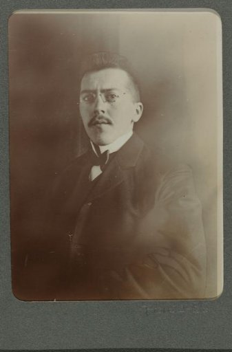 Portrait of a man with spectacles