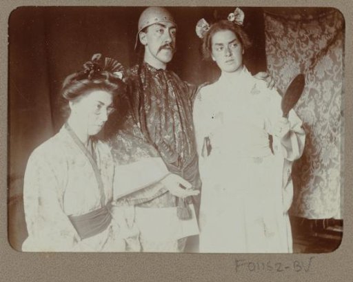 Group portrait of Christiaan Otto Roelofs and two women in costume