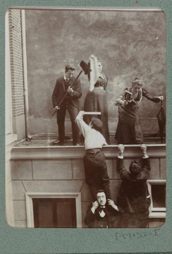 Staged comic scene from the album Photographien