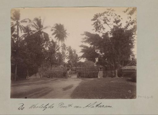Western gate of Mataram during the Lombok expedition 1894