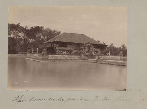 House within the palace of Tjakra-Negara with soldiers during the Lombok expedition 1894