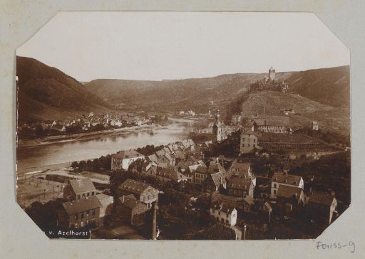 View of the Reichsburg Cochem with the Moselle