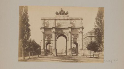 View of the Siegestor in Munich