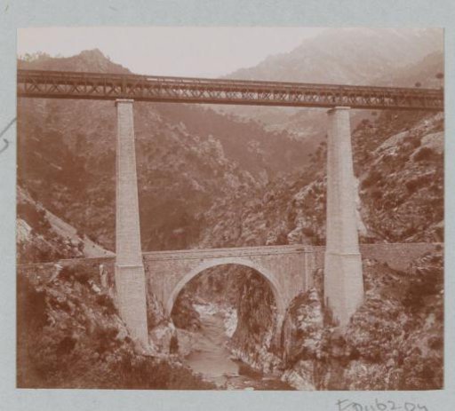 Pont du Vecchio in Venaco in Corsica