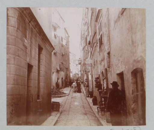 Street view, presumably in Bonifacio on Corsica