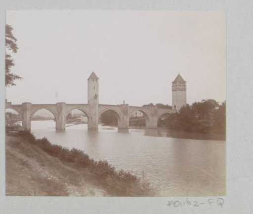 View of Pont Valentré in Cahors