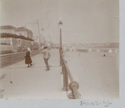 Boulevard along the beach, presumably near La Rochelle