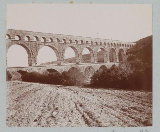View of the Aqueduct Pont du Gard