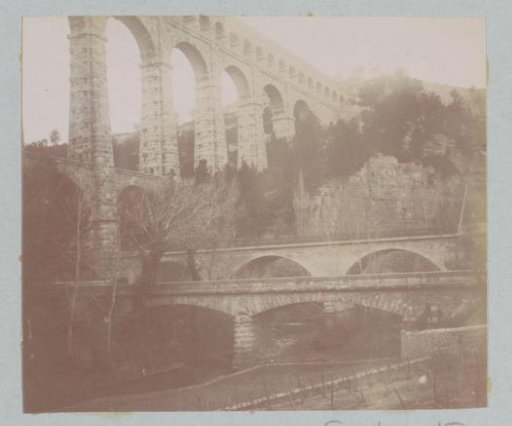 Roquefavour Aqueduct with a double bridge in the foreground