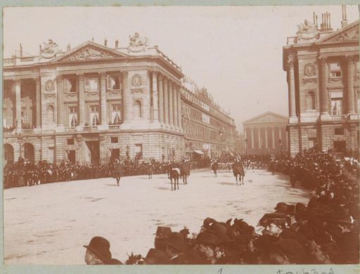 Spectators around a square in Paris during Mardi Gras