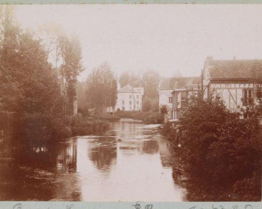 Houses on a waterway in Pacy-sur-Eure