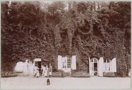 Group on a courtyard (designated 'La Charpenterie'), presumably at a country house or castle in France