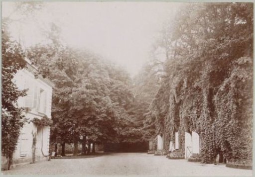 Courtyard covered in ivy (designated 'La Charpenterie'), presumably at a country house or castle in France
