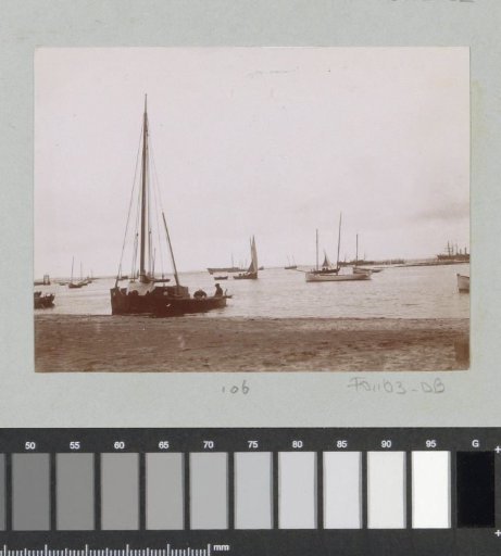Fishing ships off the coast of (probably) Arcachon