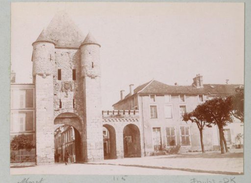 View of the Porte de Samois at Moret-sur-Loing